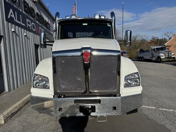 2026 Kenworth T880 image 2