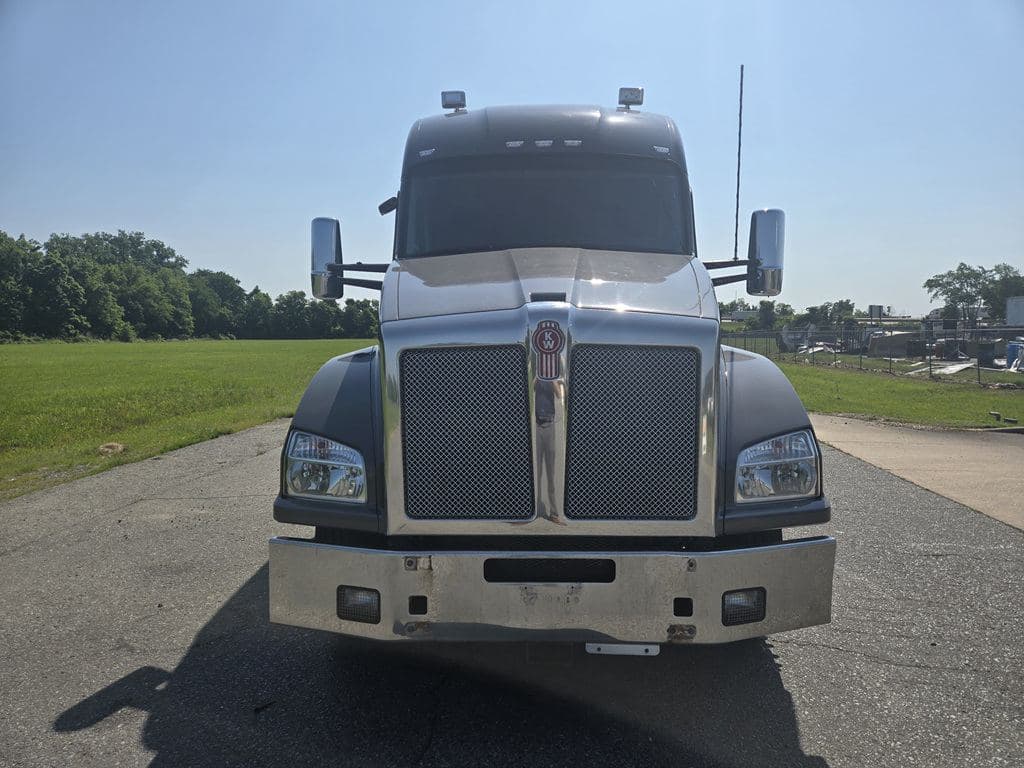 Used 2022 KENWORTH T880 image 7