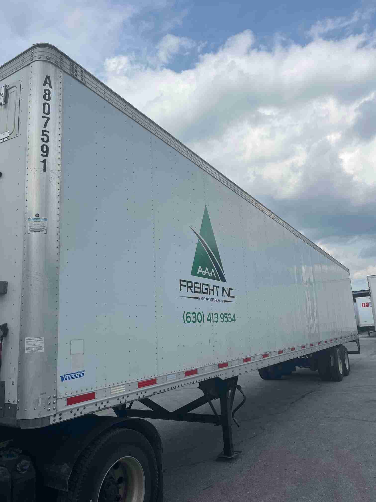 2018 Vanguard 53` Dry Van image 2