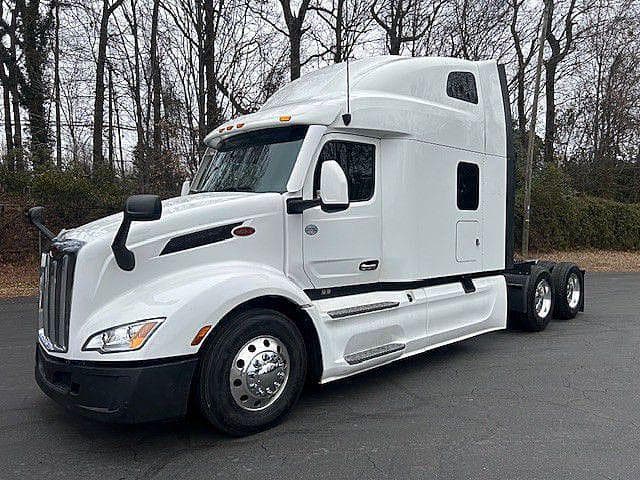 2023 Peterbilt 579 image 1