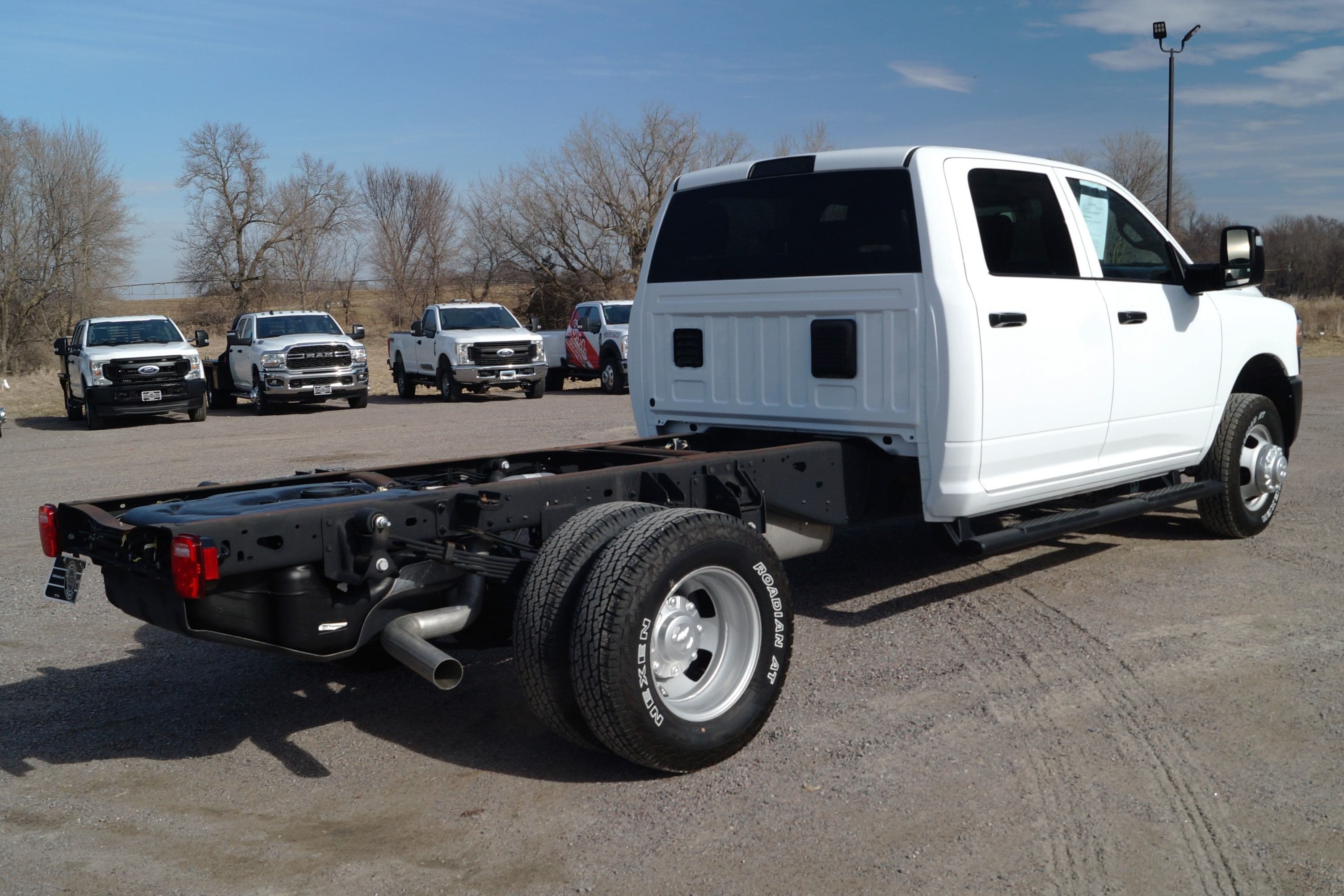 2023 RAM 3500 Tradesman - Cab Chassis - 4WD 6.4L V8 HEMI image 5