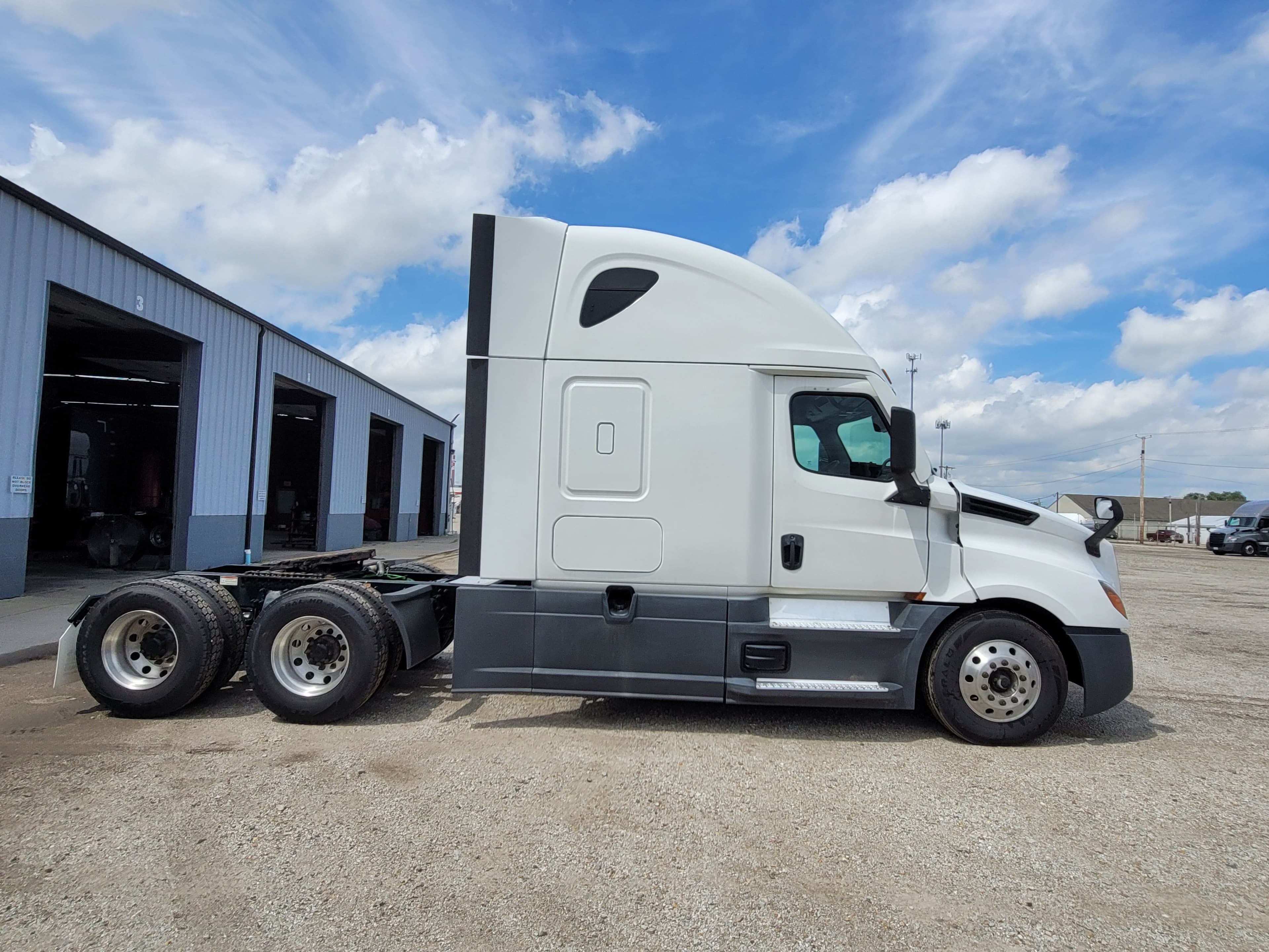 2022 Freightliner Cascadia 126 image 4
