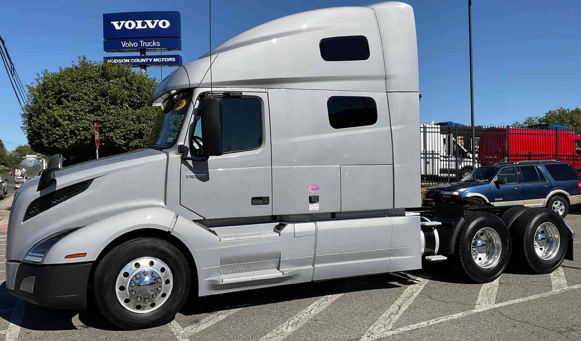 2021 Volvo VNL image 1