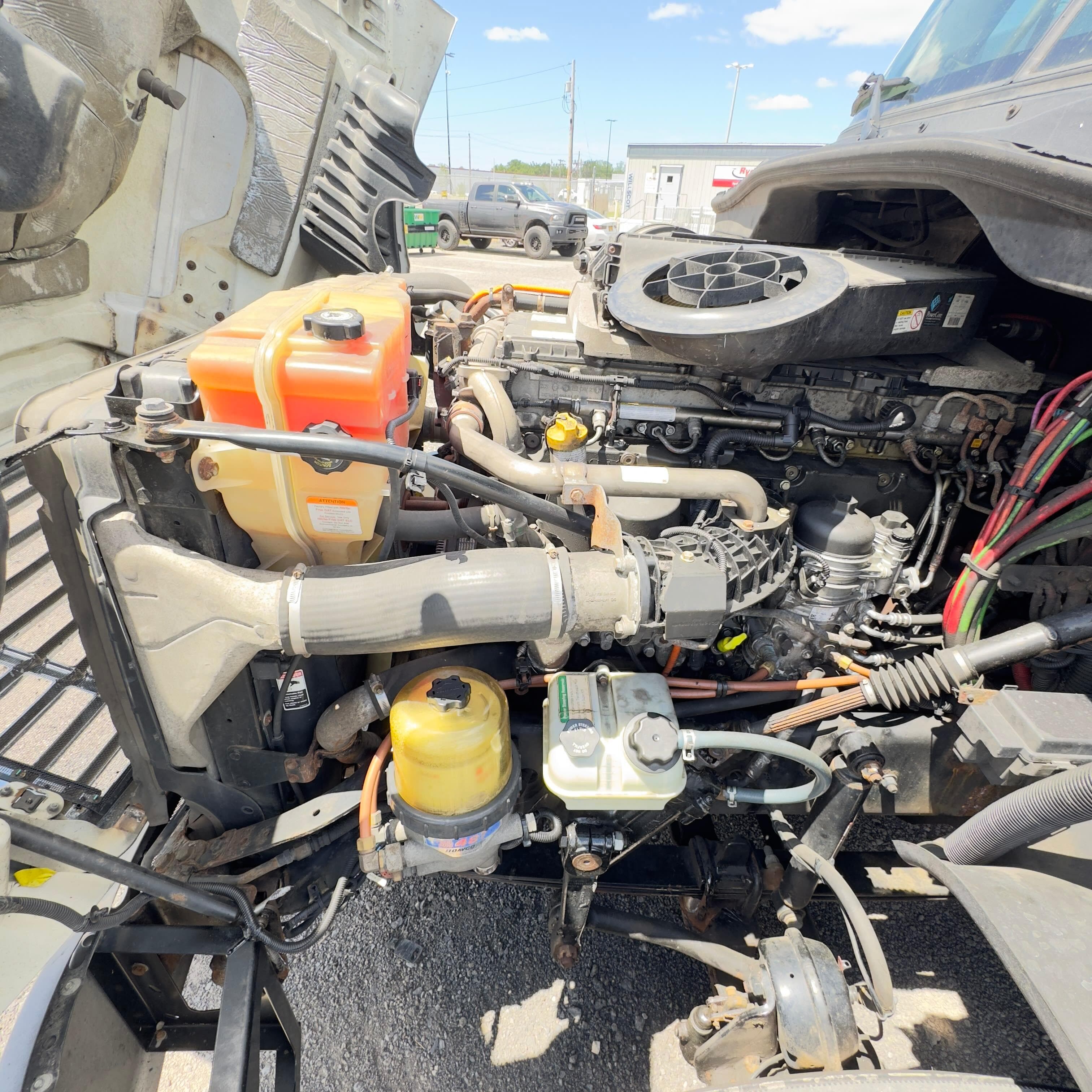 Used 2019 FREIGHTLINER Conventional - Day Cab - CASCADIA 125 image 9