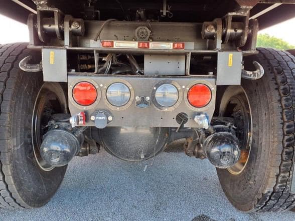 2025 Kenworth T880 image 34