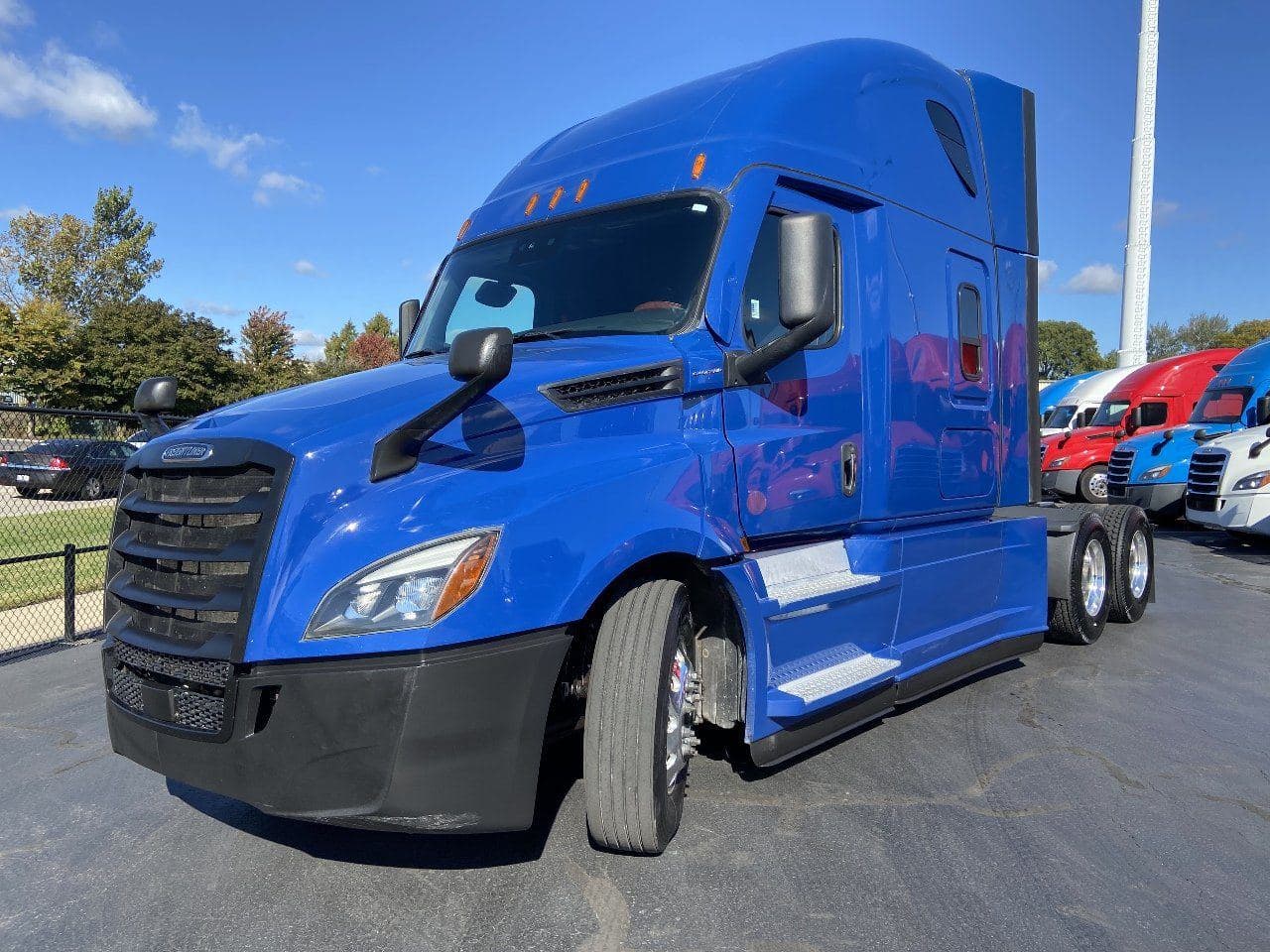 2022 FREIGHTLINER Cascadia CA126 * Tandem Axle Sleeper image 1