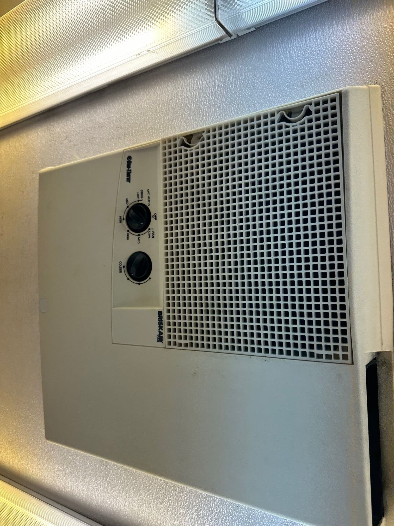 2002 WORKHORSE Step Van with Handicap Lift image 28