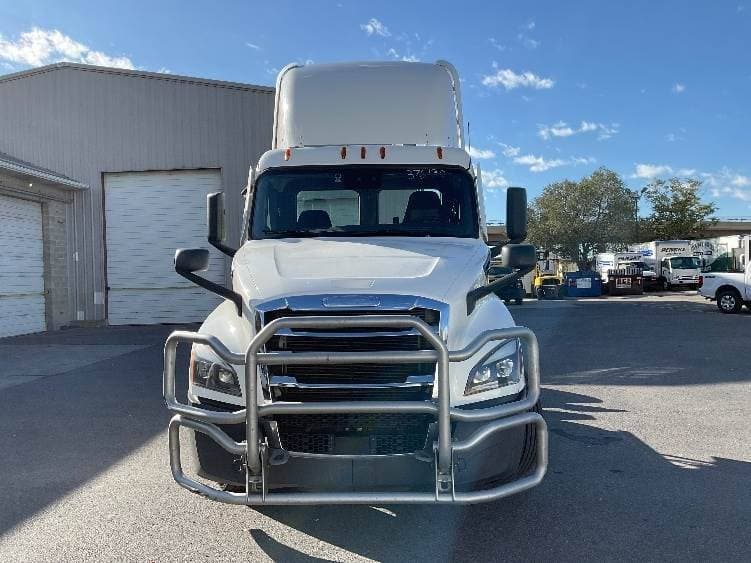 2021 Freightliner Cascadia image 1