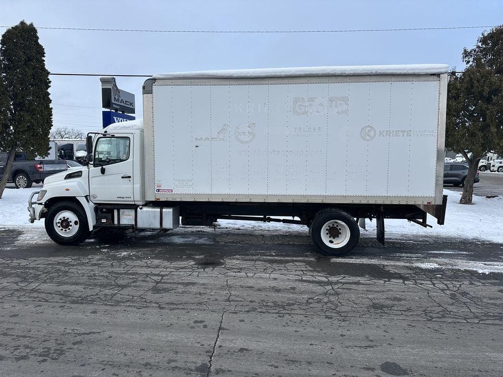 2017 Hino 268A image 2