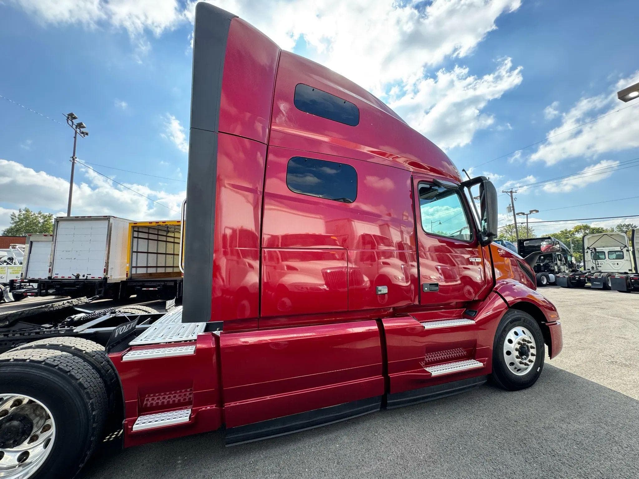 2021 Volvo VNL image 9