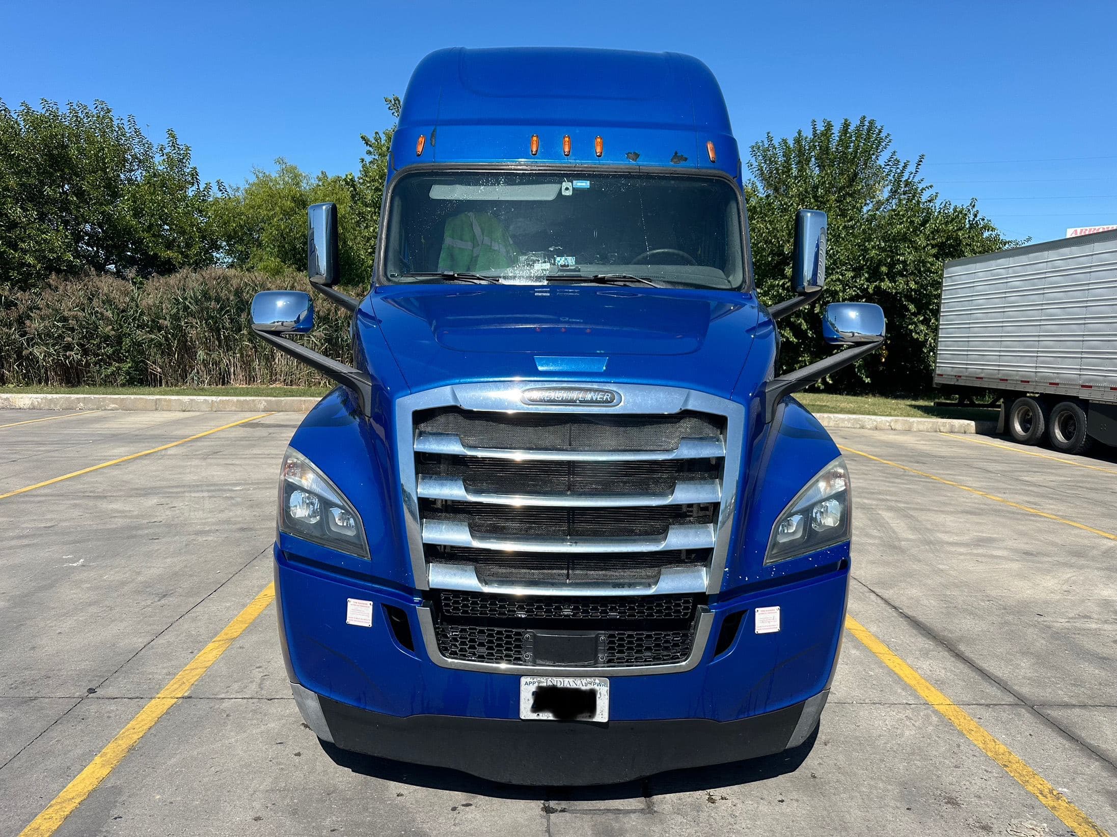 2019 Freightliner Cascadia 126 image 2
