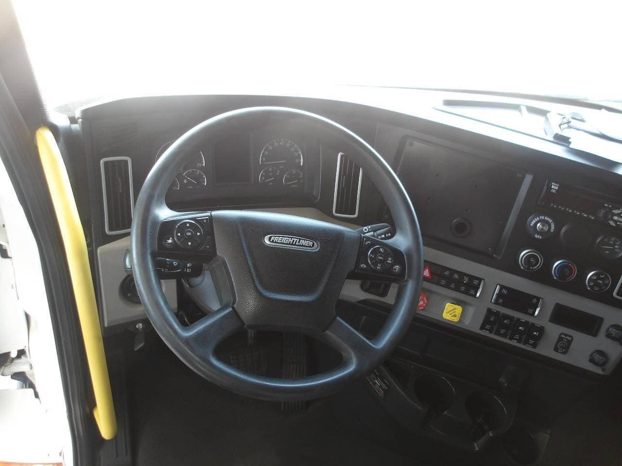 2022 Freightliner Cascadia 126 Sleeper Semi Truck - 72" Double Bunk, Detroit 400HP, Automatic image 7