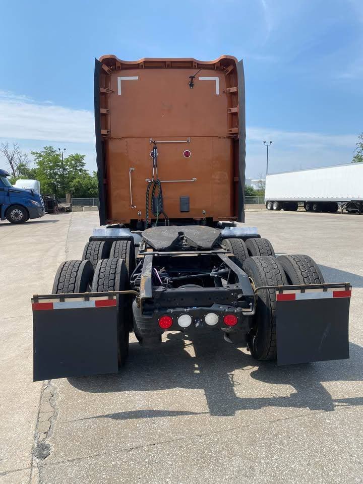 2022 Kenworth T680 image 3