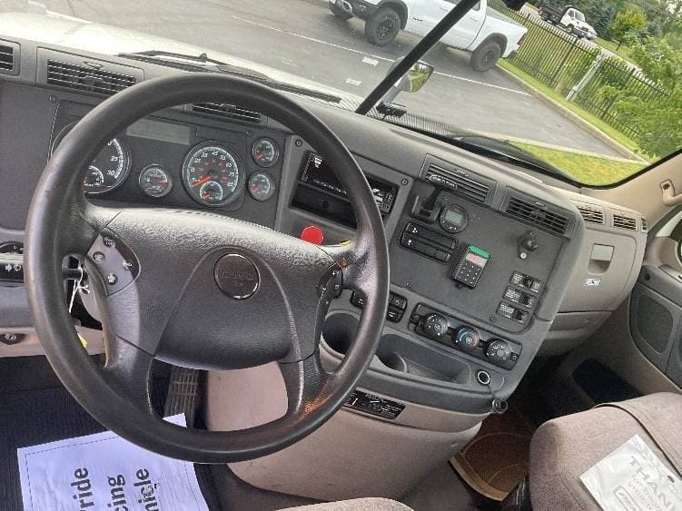 2018 Freightliner Cascadia image 6