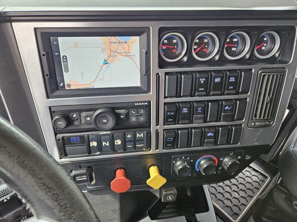 2020 Mack Pinnacle image 9