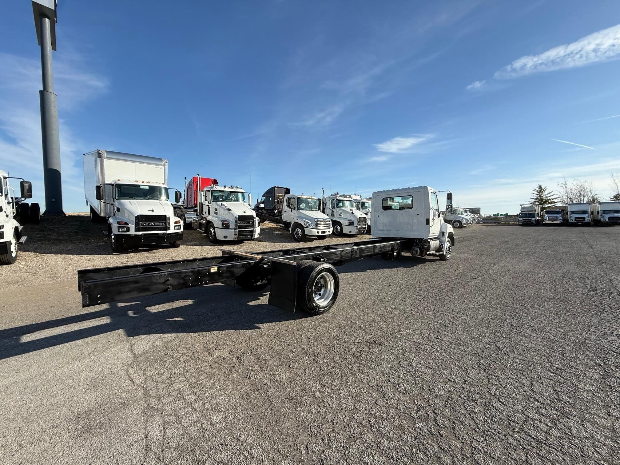 2020 HINO 268 115712 image 8