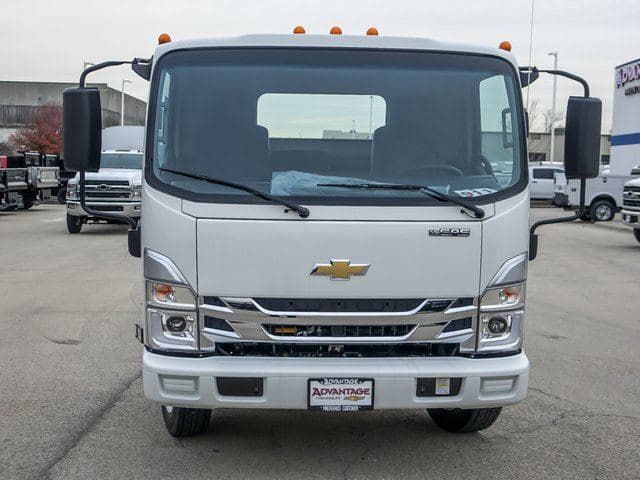 2025 Chevrolet 4500 HG LCF Gas Work Truck 150" Wheelbase Cab Chassis image 8