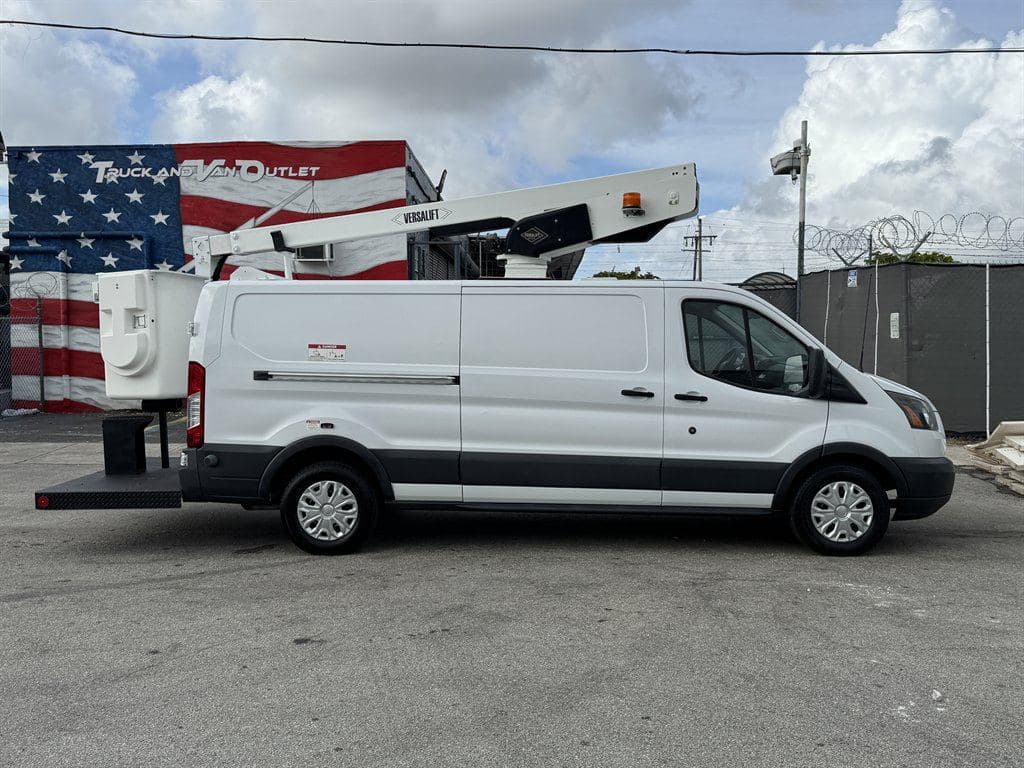 2017 Ford Transit Cargo image 14