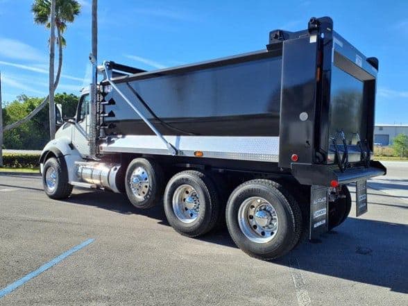 2025 Kenworth T880 image 5