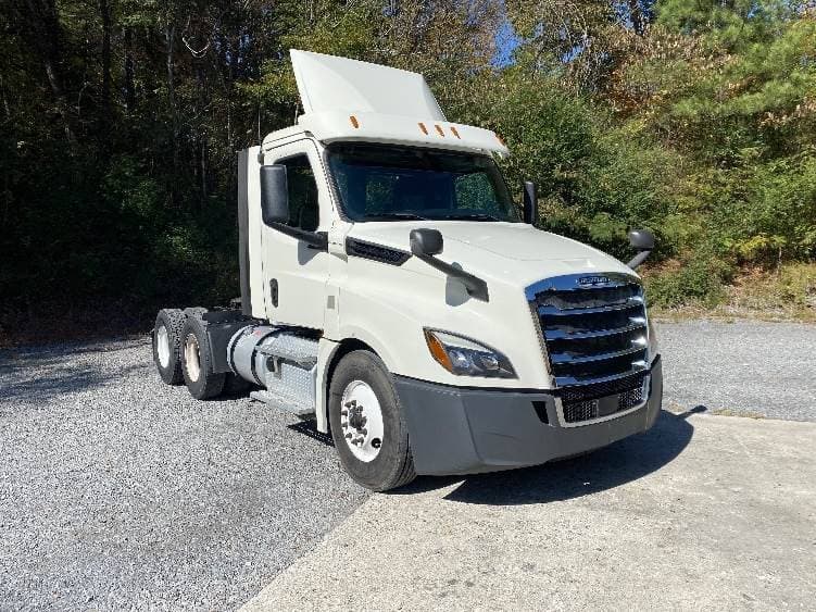 2019 Freightliner Cascadia 126 Day Cab Truck - 435HP, 12 Speed Automatic image 1