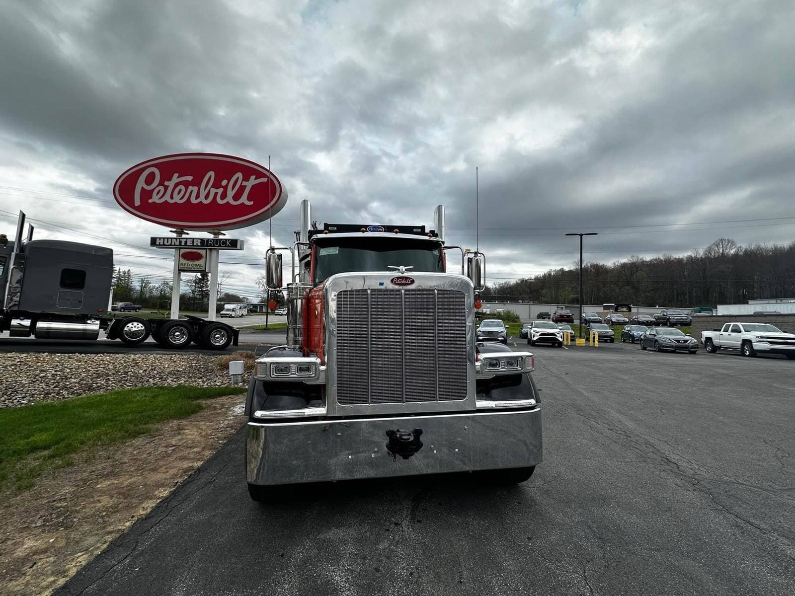 2027 Peterbilt 589 image 8