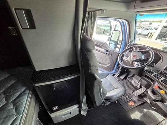 2023 Kenworth T680 image 18