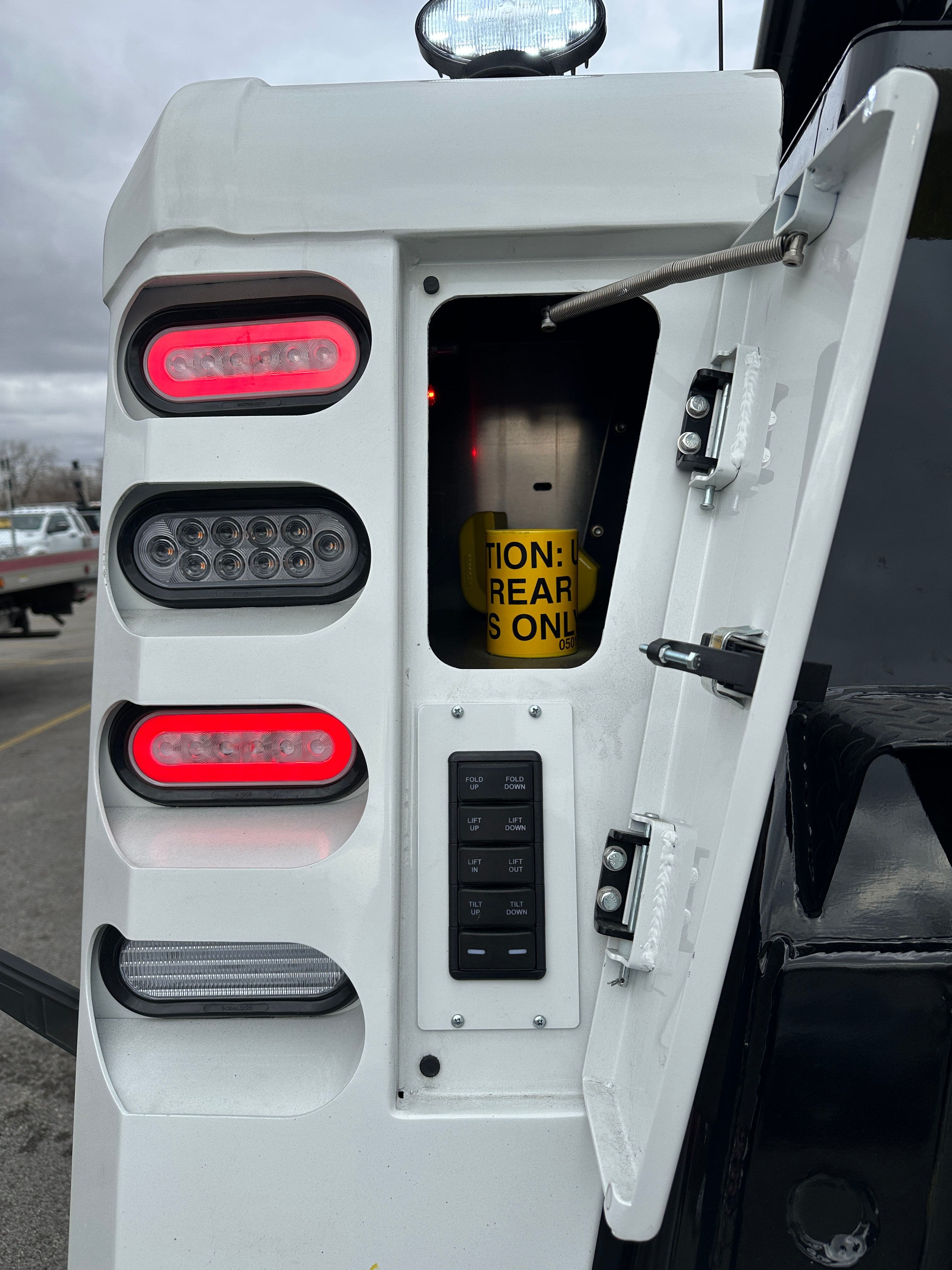 2025 Kenworth T880 with a Century 7035 image 14