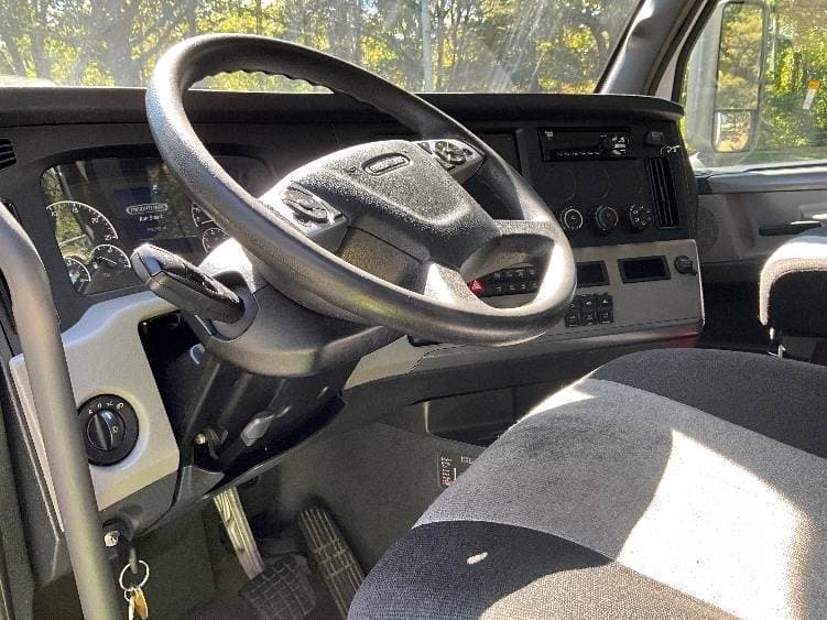 2021 Freightliner Cascadia image 8