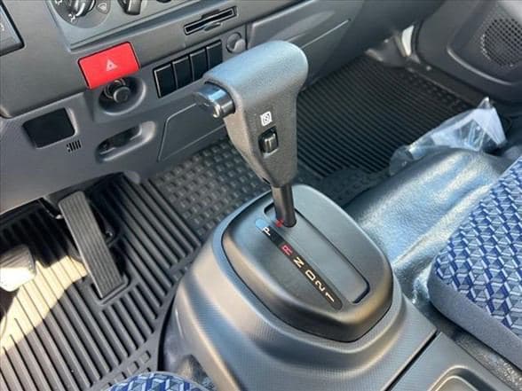 2024 Isuzu NRR image 15