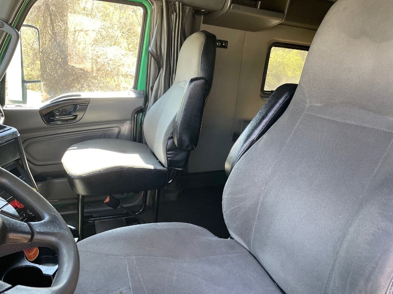 2018 International LT image 19