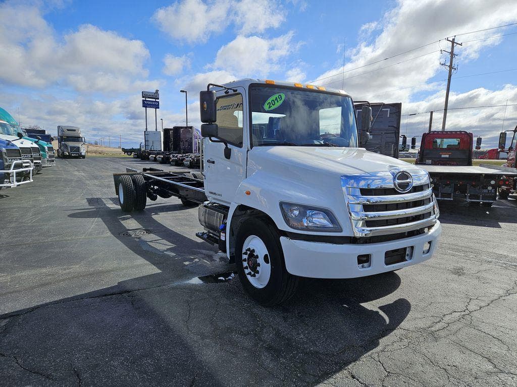 2019 Hino 338 image 7