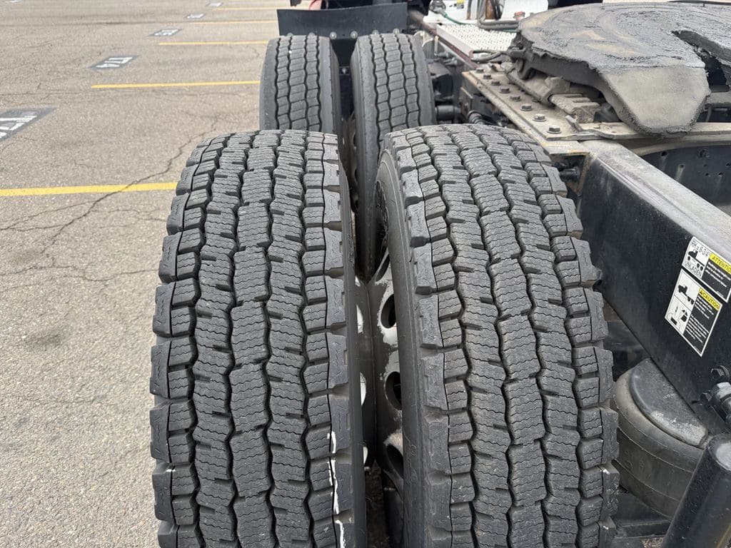 Used 2022 PETERBILT 579 image 10