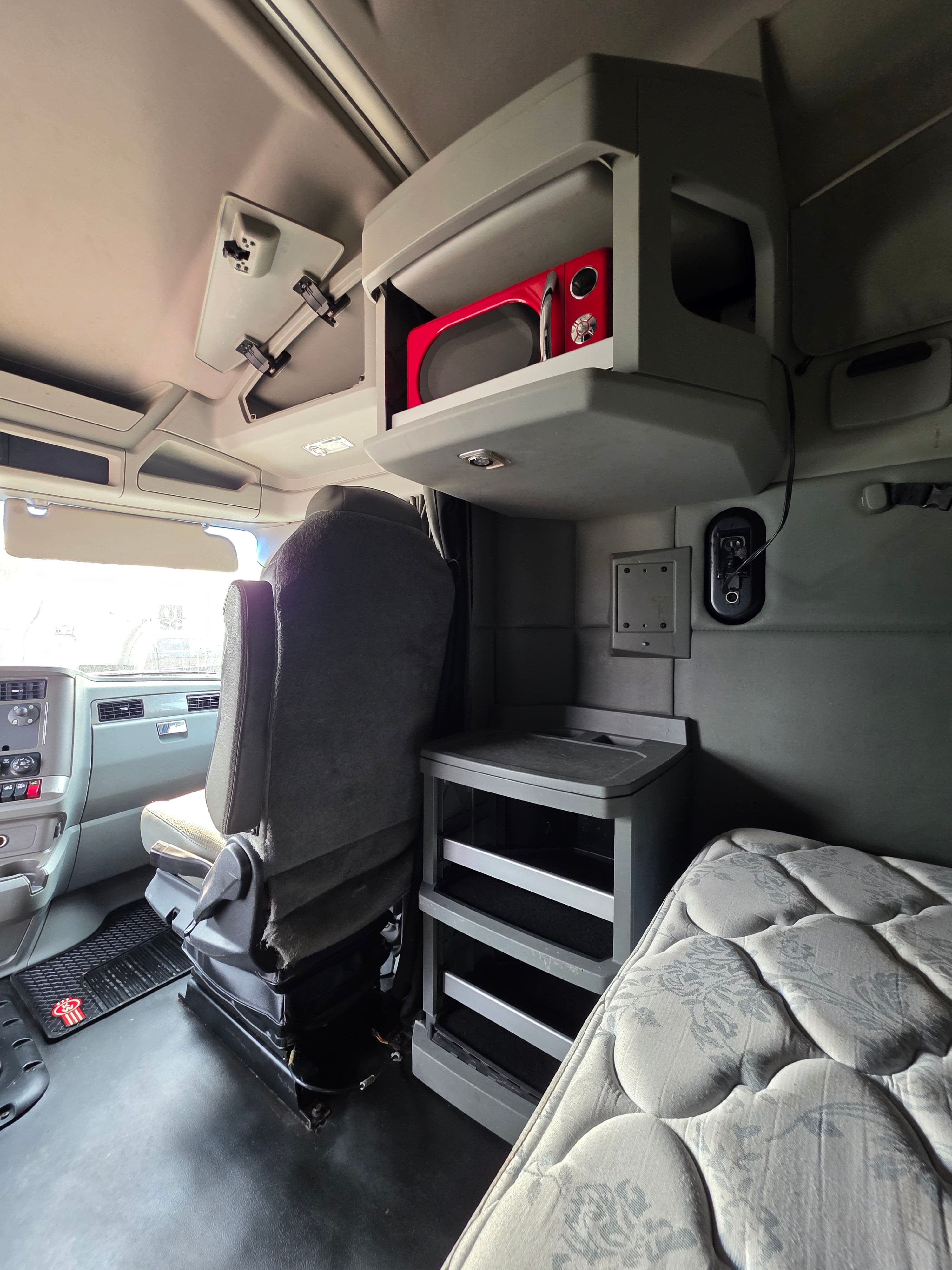 2018 Kenworth T680 image 14