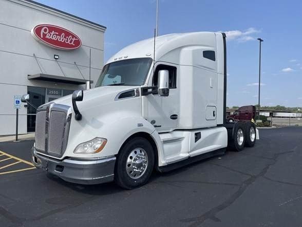 2021 Kenworth T680 image 1