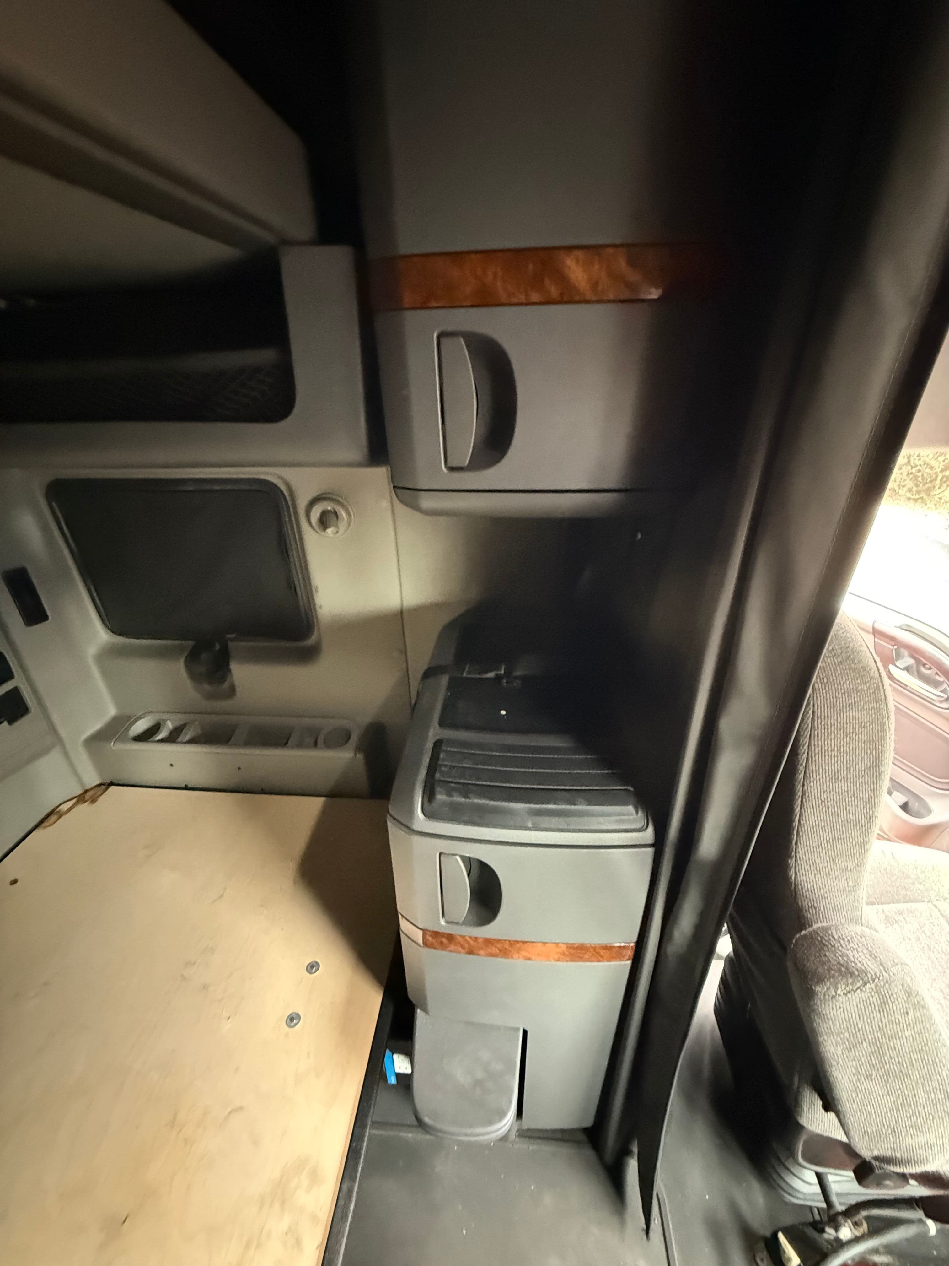 2022 International LT625 image 10