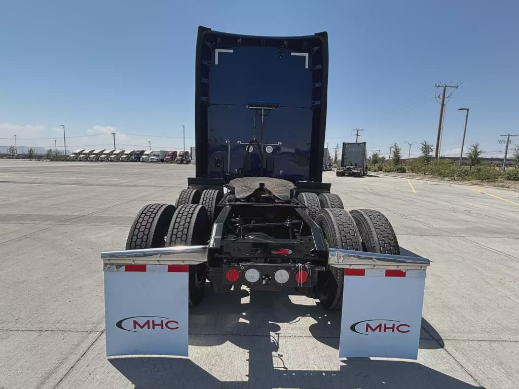 2022 Kenworth T680 image 3