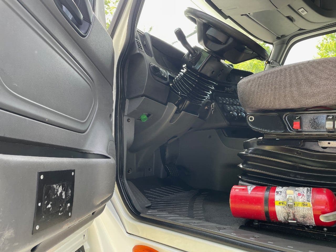 2019 International LT625 image 14