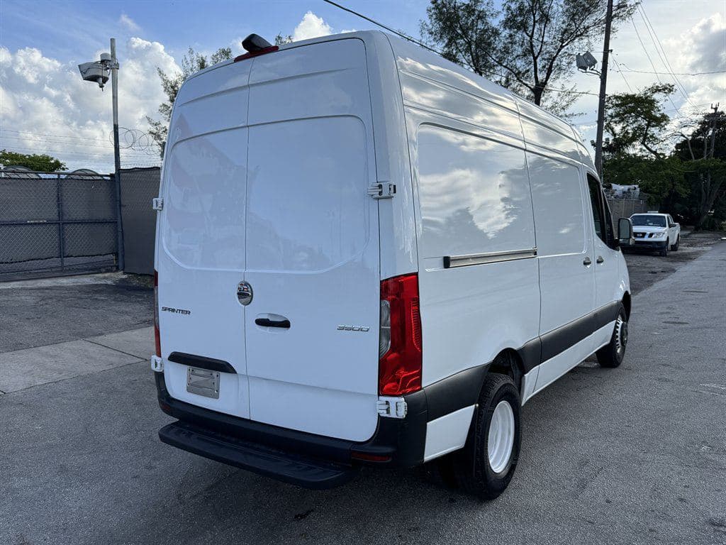 2019 Freightliner Sprinter 3500 image 11