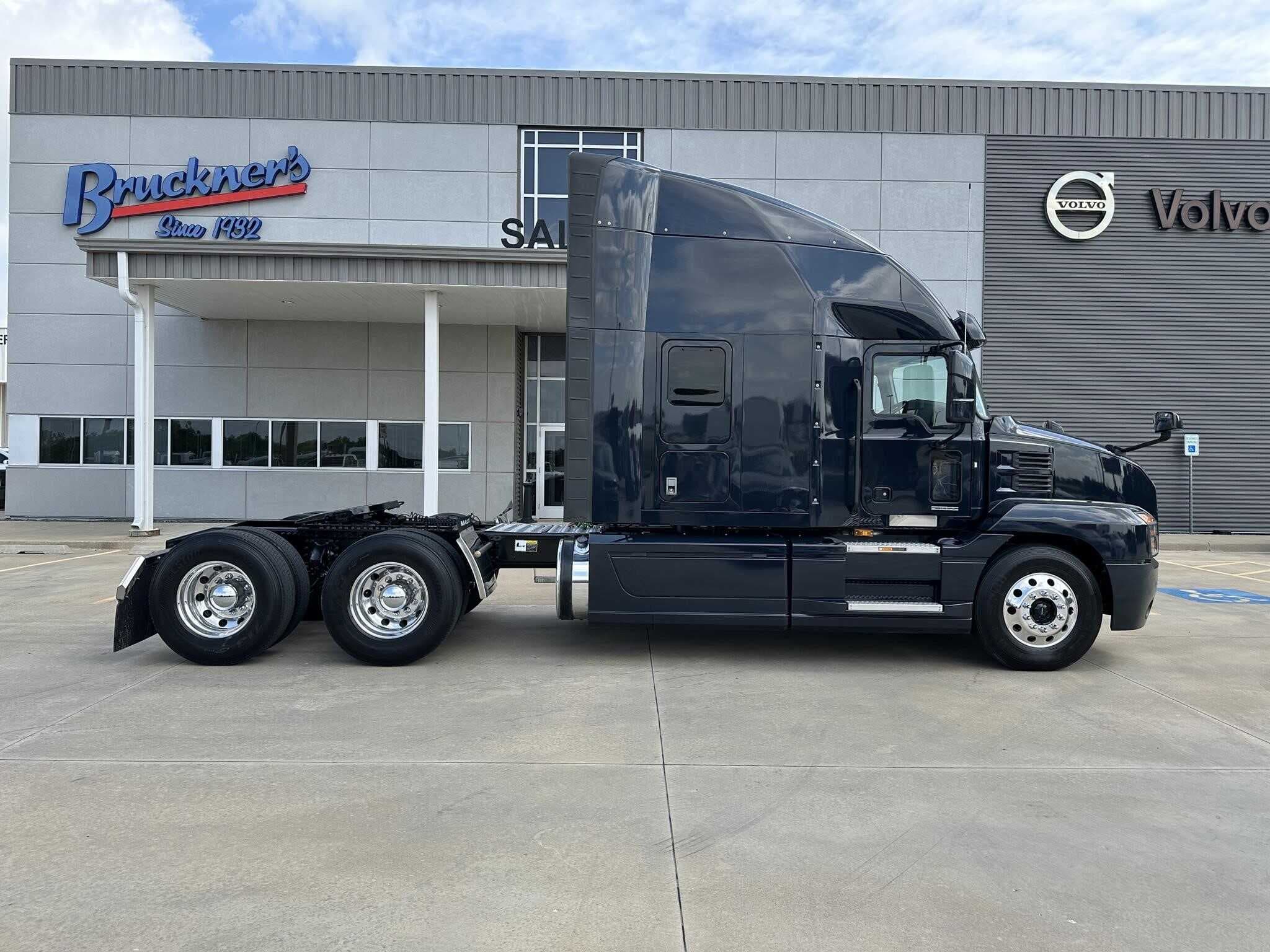 Used 2022 MACK ANTHEM Conventional - Sleeper Truck image 4