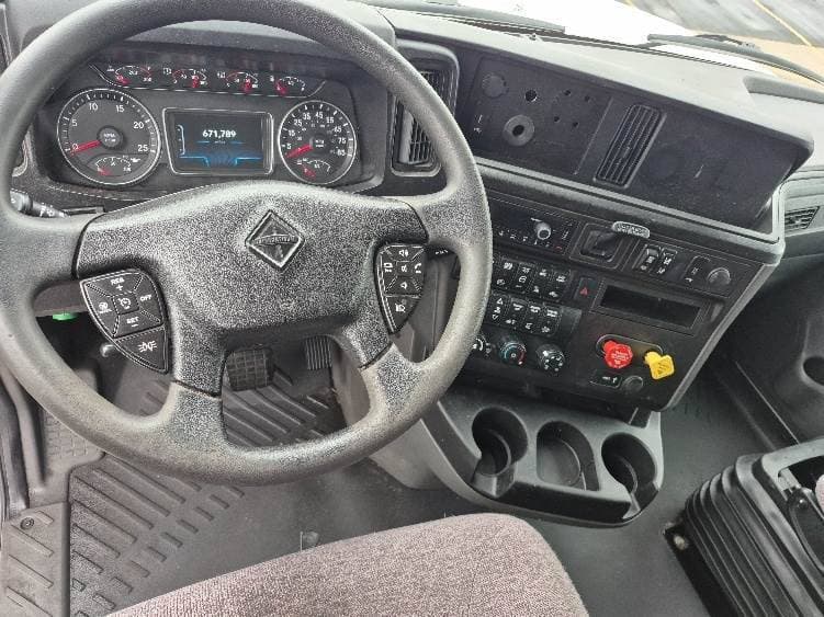 2023 International LT62F image 3