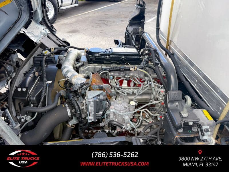2018 Hino 195 image 20