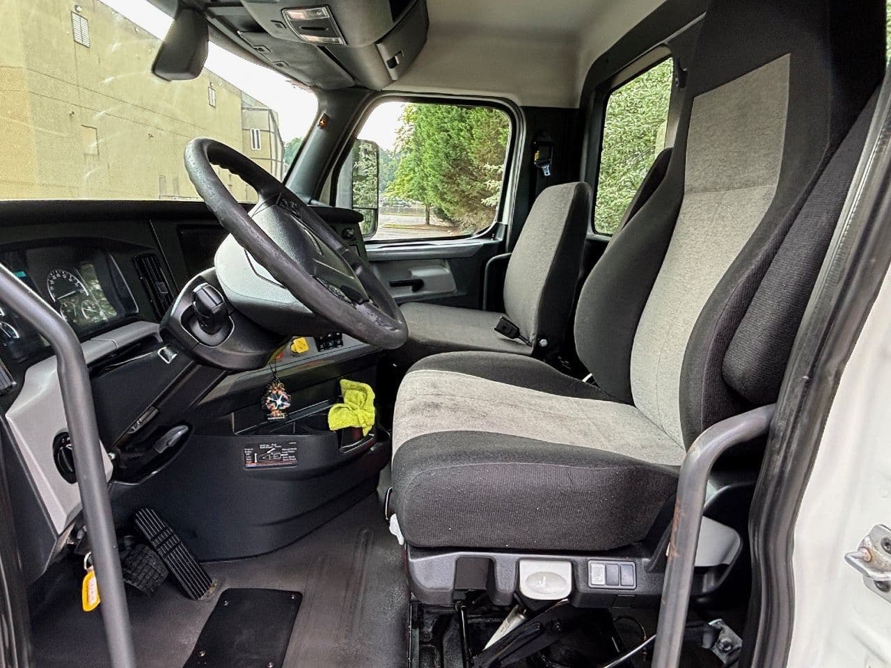 2018 Freightliner Cascadia 126 image 15