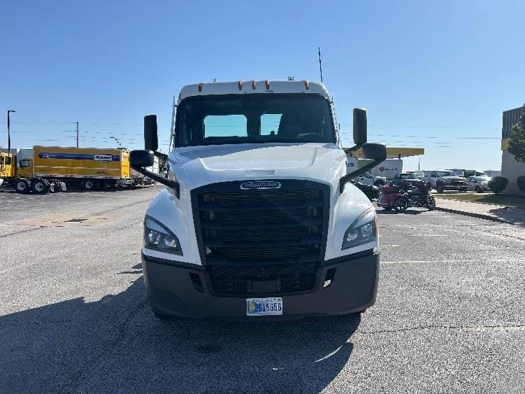 2021 Freightliner Cascadia image 11