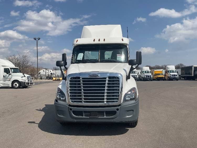 2018 Freightliner Cascadia image 10