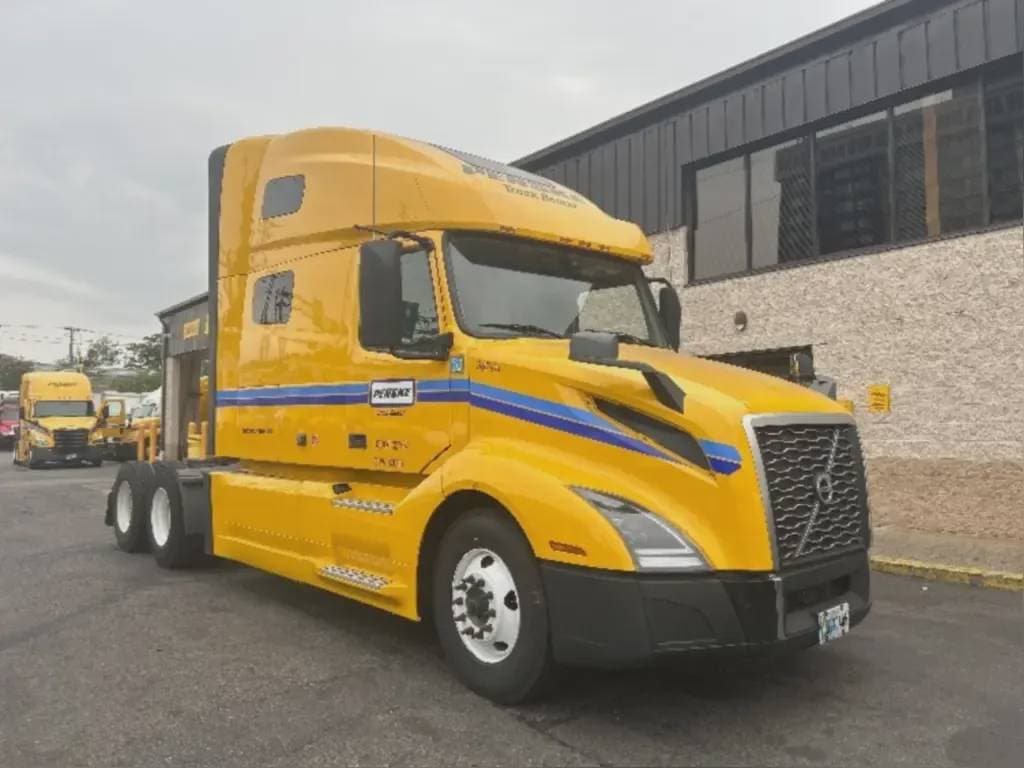 2022 Volvo VNL image 1