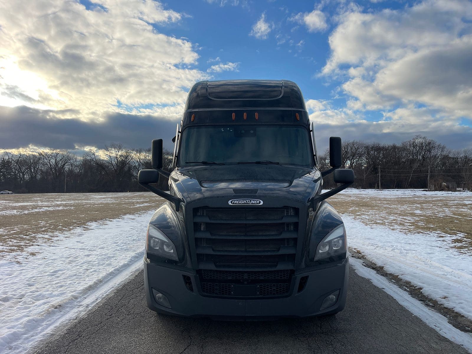 2022 Freightliner Cascadia image 2