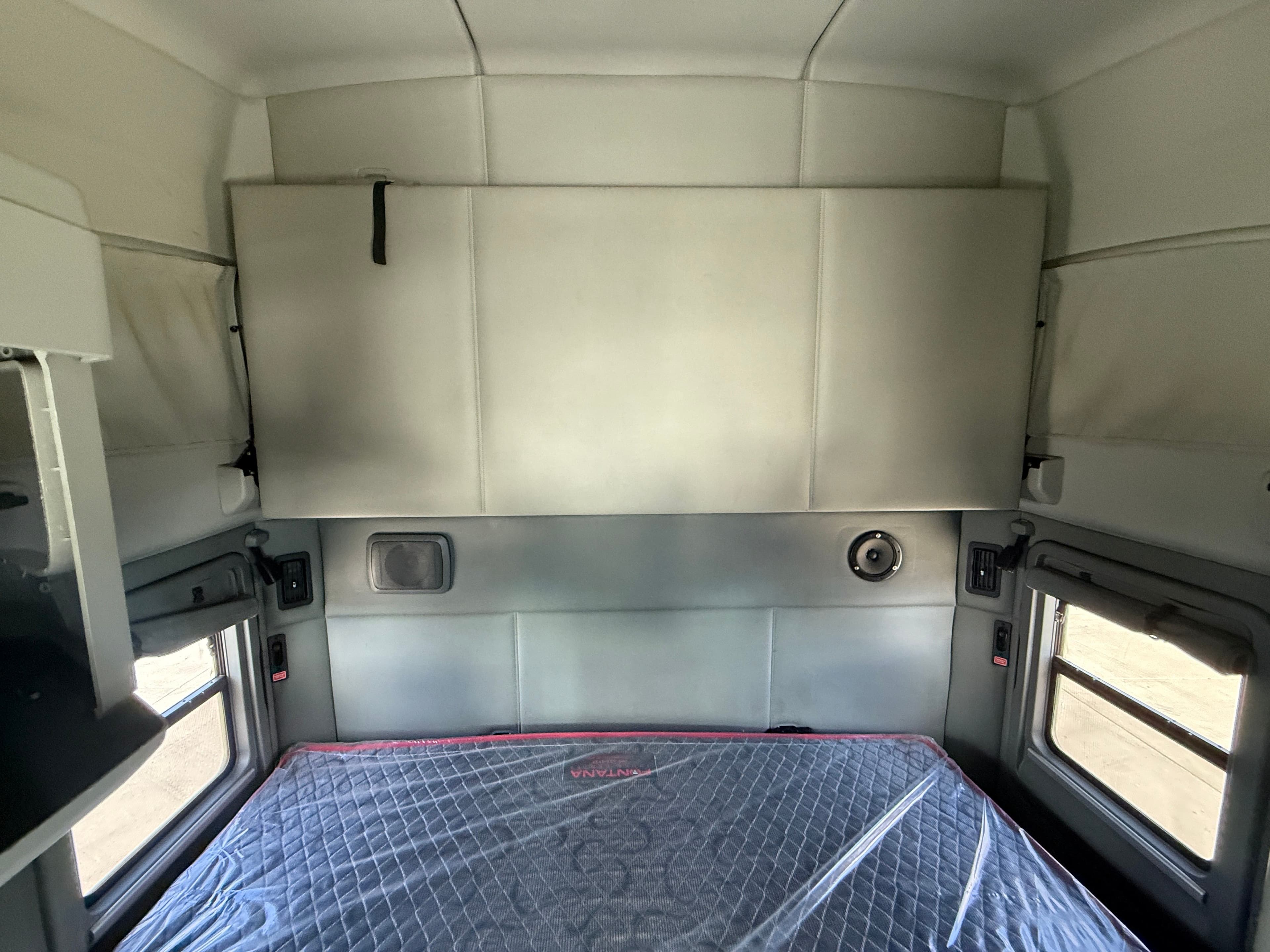 2018 Kenworth T680 image 16