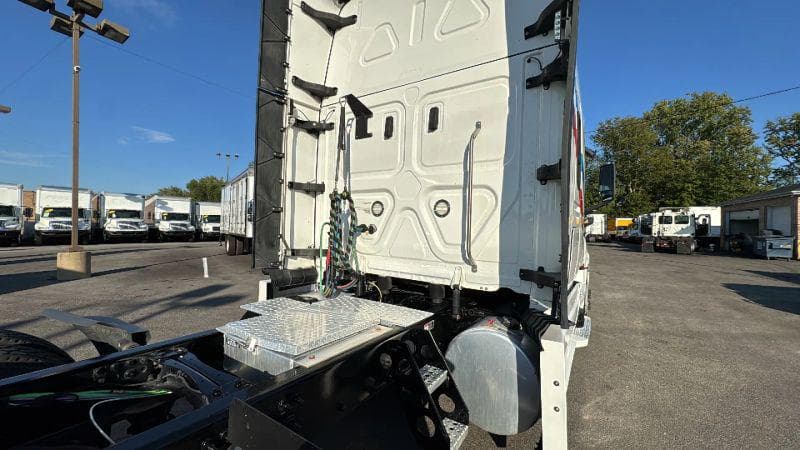 2021 Freightliner Cascadia image 19