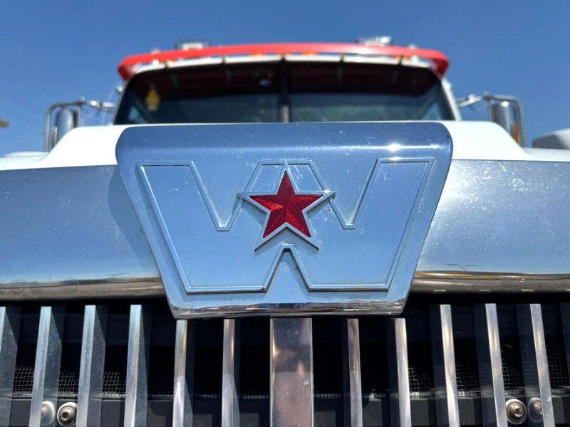 2017 Western Star 4900 image 22