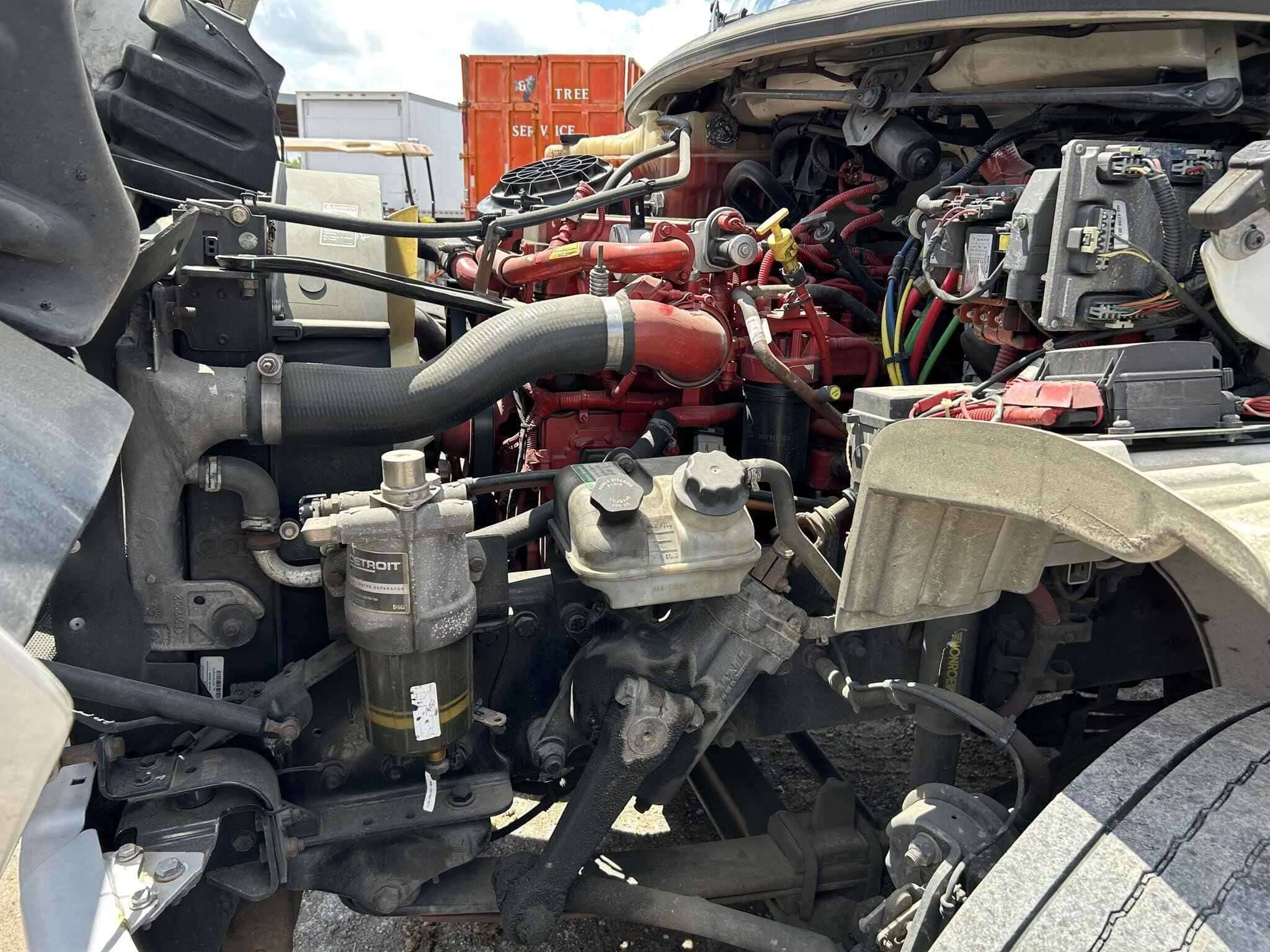 2018 Freightliner M2 image 5